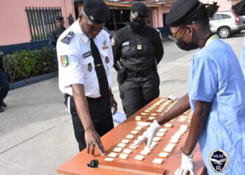 Trafic de cocaïne à Conakry : un couple interpellé avec 145 capsules ingérées