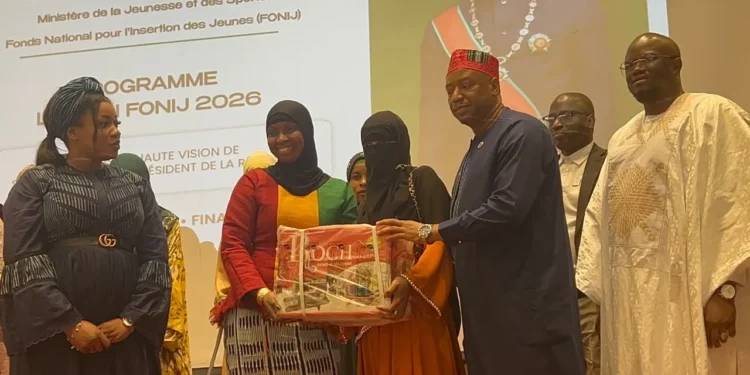 Guinée : le FONIJ finance 20 jeunes entrepreneurs et équipe 100 femmes en machines à coudre