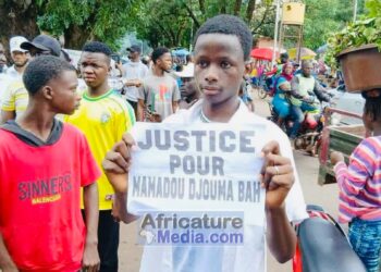 Kindia : des élèves manifestent pour réclamer la libération de candidats détenus après l’affaire de fraude au baccalauréat