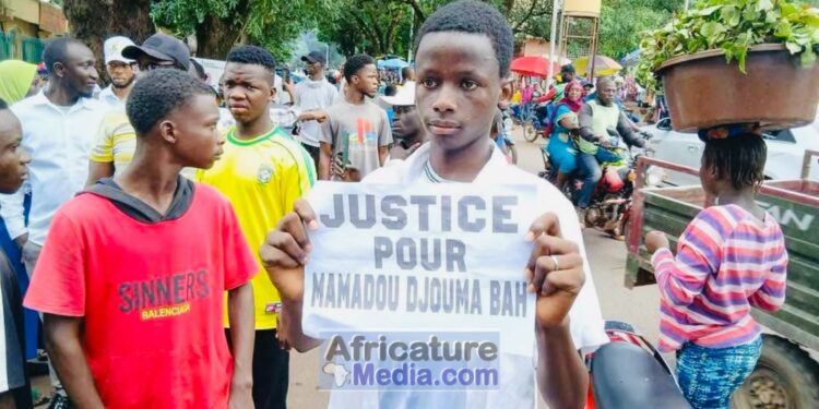 Kindia : des élèves manifestent pour réclamer la libération de candidats détenus après l’affaire de fraude au baccalauréat