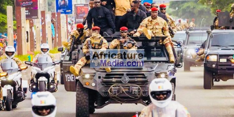 Le Président Mamadi Doumbouya de retour à Conakry : un accueil populaire qui clôt une quinzaine de jours d’absence