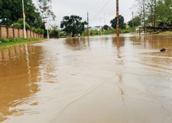 Nzerekore : encerclée par les eaux, une femme enceinte accouche sans assistance médicale