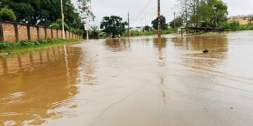 Nzerekore : encerclée par les eaux, une femme enceinte accouche sans assistance médicale