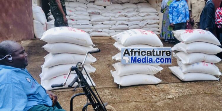 Guéckédou : la coopération sino-guinéenne apporte un soutien alimentaire aux personnes vulnérables