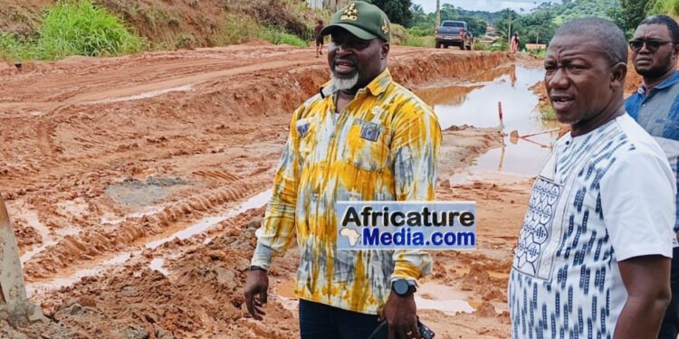 Guéckédou : l’Honorable SAA Gabriel SANDOUNO suit de près l’évolution du chantier de la RN2